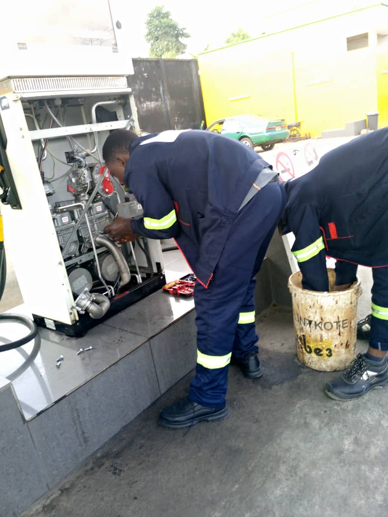 Maintenance d'équipement de distribution de carburant par Multitech Consulting