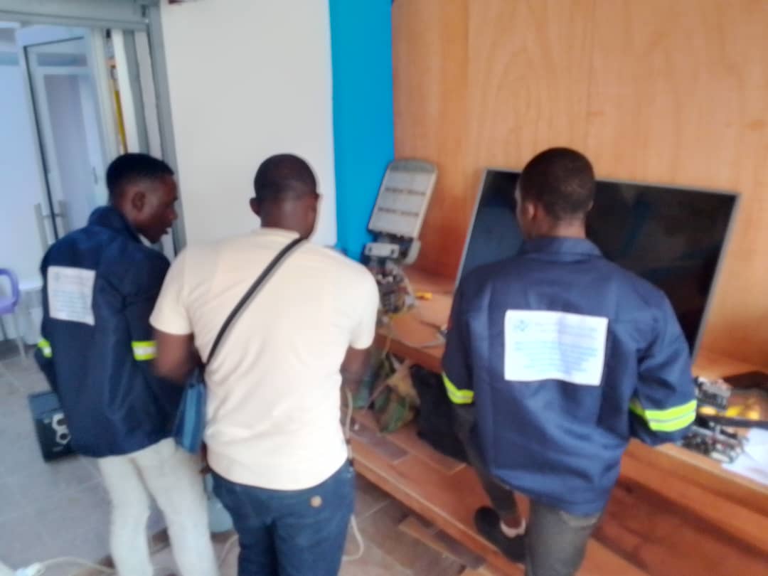 Vérification technique d'une installation par l'équipe Multitech Consulting